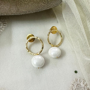 Beaten hollow gold circle pearl drops earrings