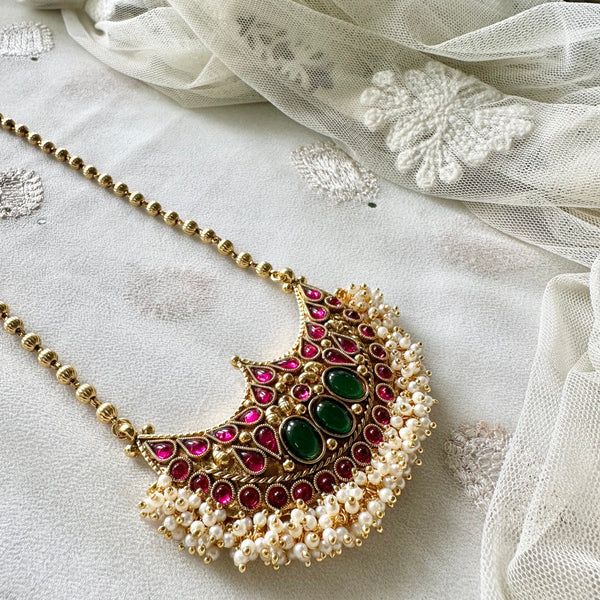 Nithra Ruby-Green - Kemp Half moon pendant chain