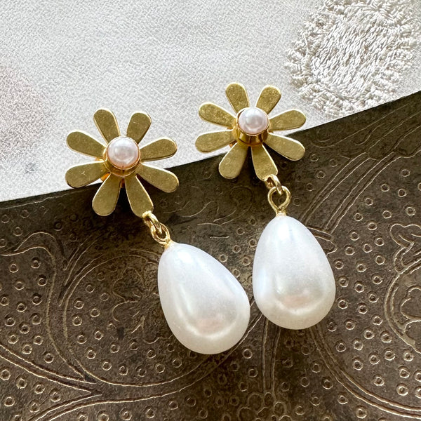 Flower power pearl drops earrings