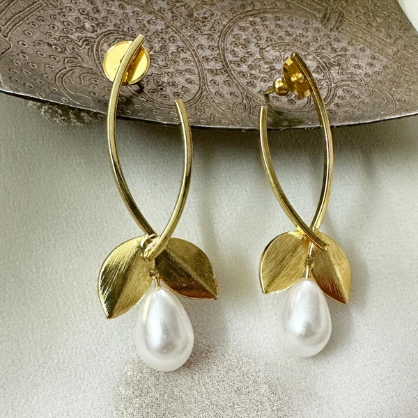 Criss-cross leaf Pearl drop earrings
