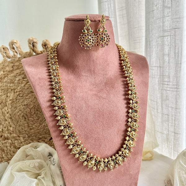 Matte Kemp Peacock in Pointed Paisley long set