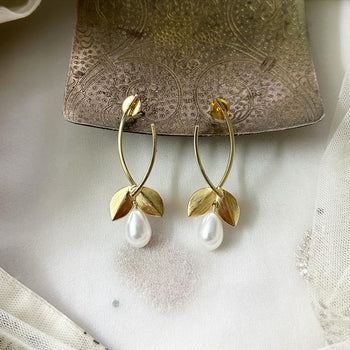 Criss-cross leaf Pearl drop earrings
