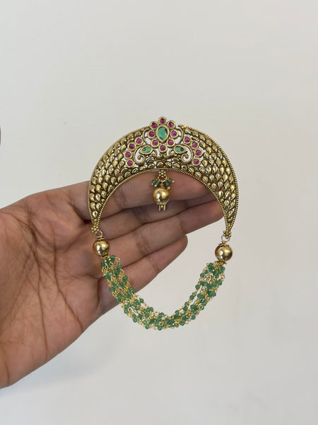 Matte kemp half moon Jada billai with green beads