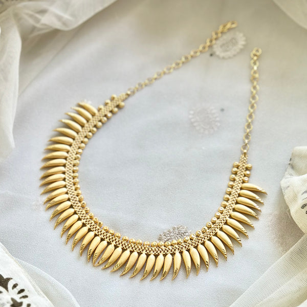 Kerala curved Paisley mala short