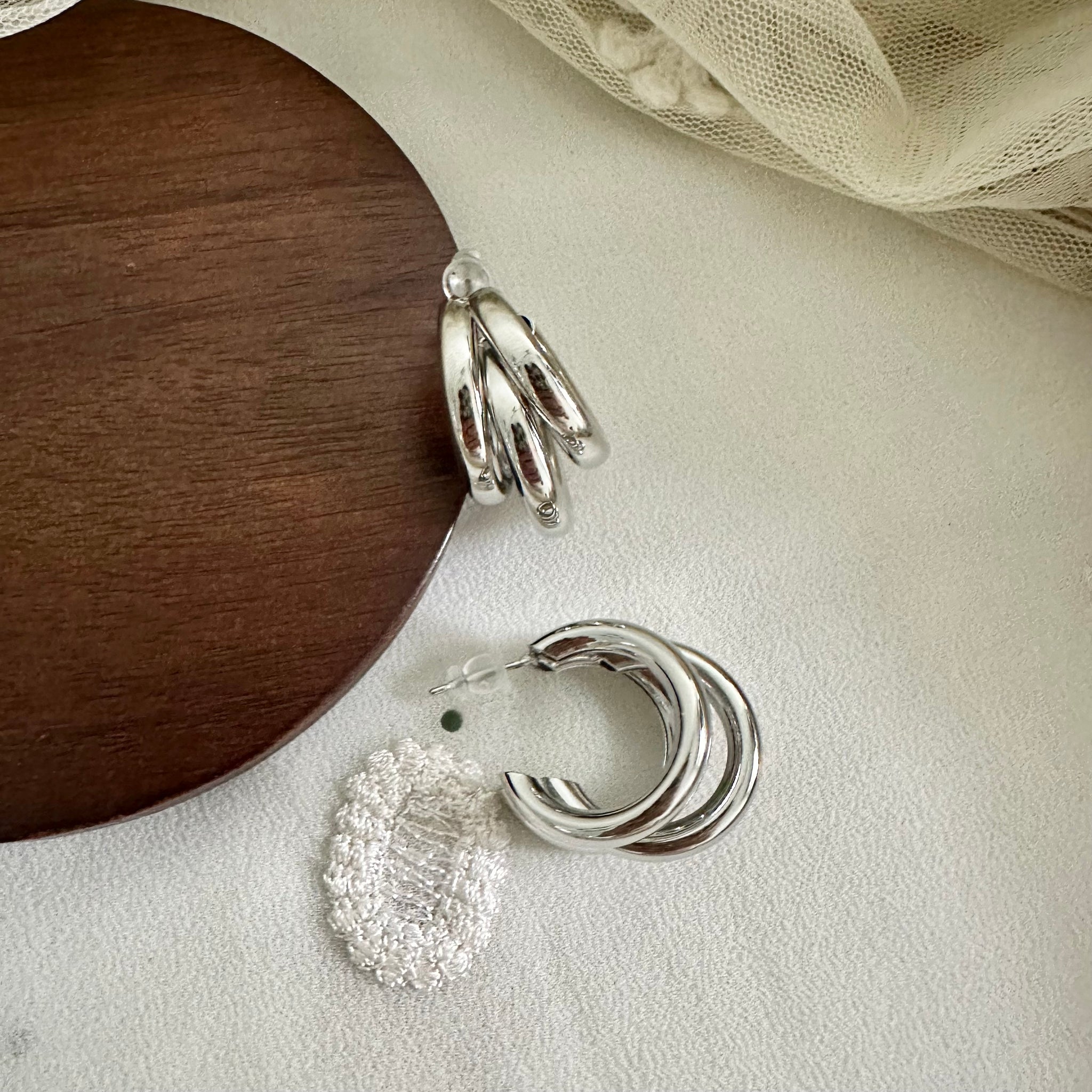 Triple hoops ear studs