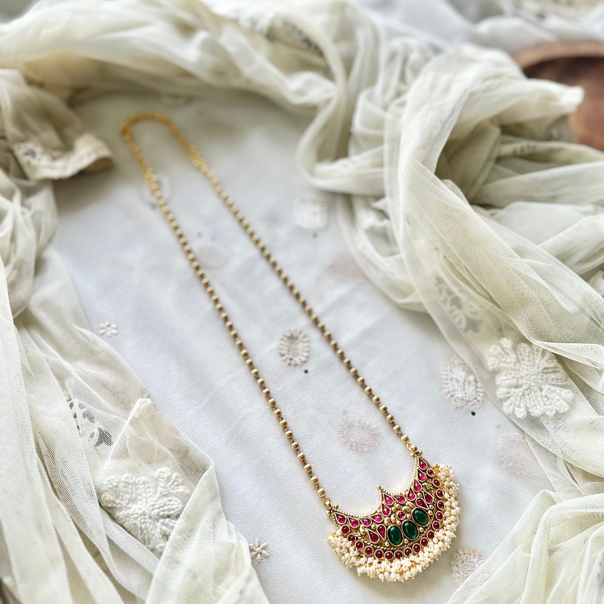 Nithra Ruby-Green - Kemp Half moon pendant chain