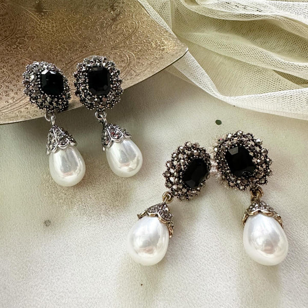 Victoria AD Pearl drop earrings