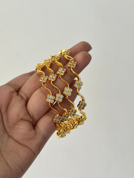 Gold AD bangle curved clover bangles - set of 4