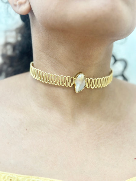 Baroque pearl choker