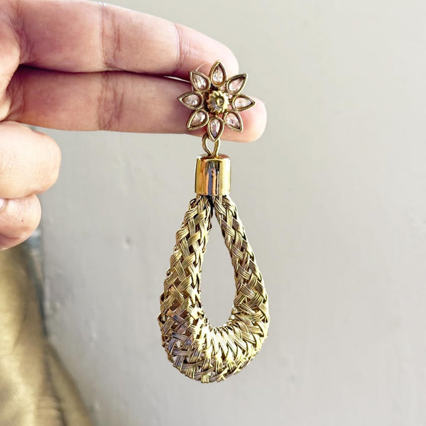 Antique gold weave a curve earrings