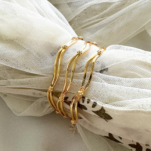 Curvy floral gold bangles - set of 3 - Adorna