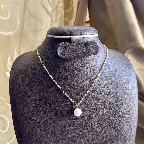 Round pearl elegant neckpiece