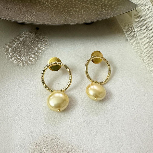 Beaten hollow gold circle pearl drops earrings