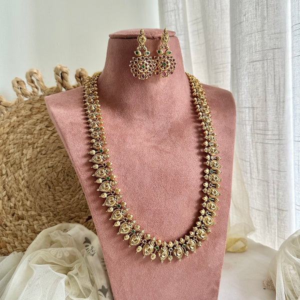 Matte Kemp Peacock in Pointed Paisley long set