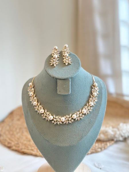 Gold AD Leaf bunch pearl neckset