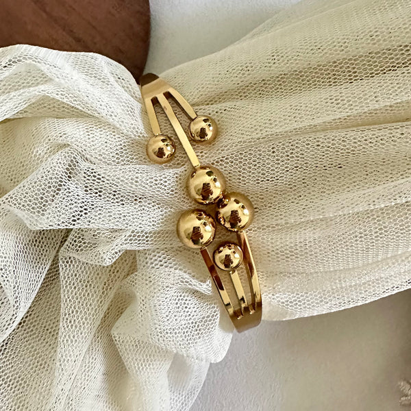 Gold Comets striking bracelet