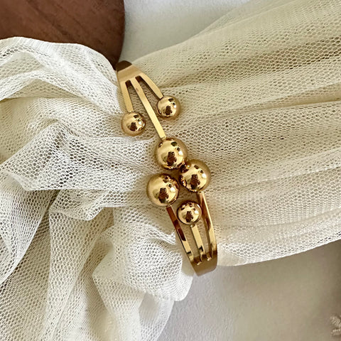 Gold Comets striking bracelet