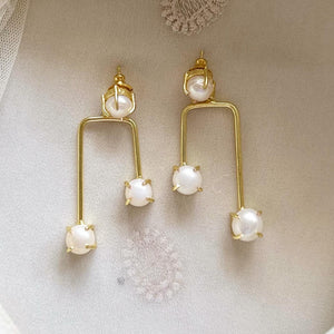 Inégal Pearl danglers