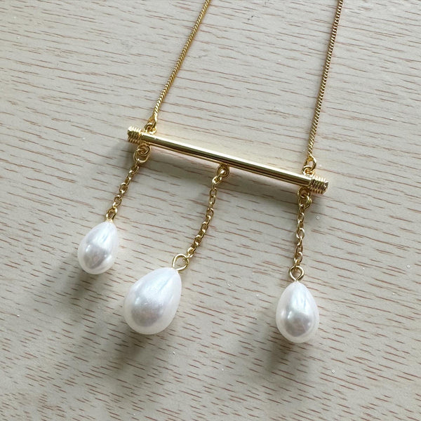 Gold Pearl dew drops necklace - Adorna