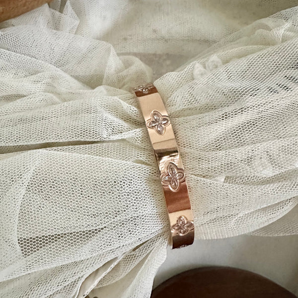 Rose gold Clover spots openable bracelet