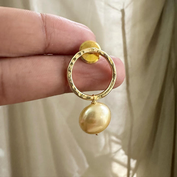 Beaten hollow gold circle pearl drops earrings