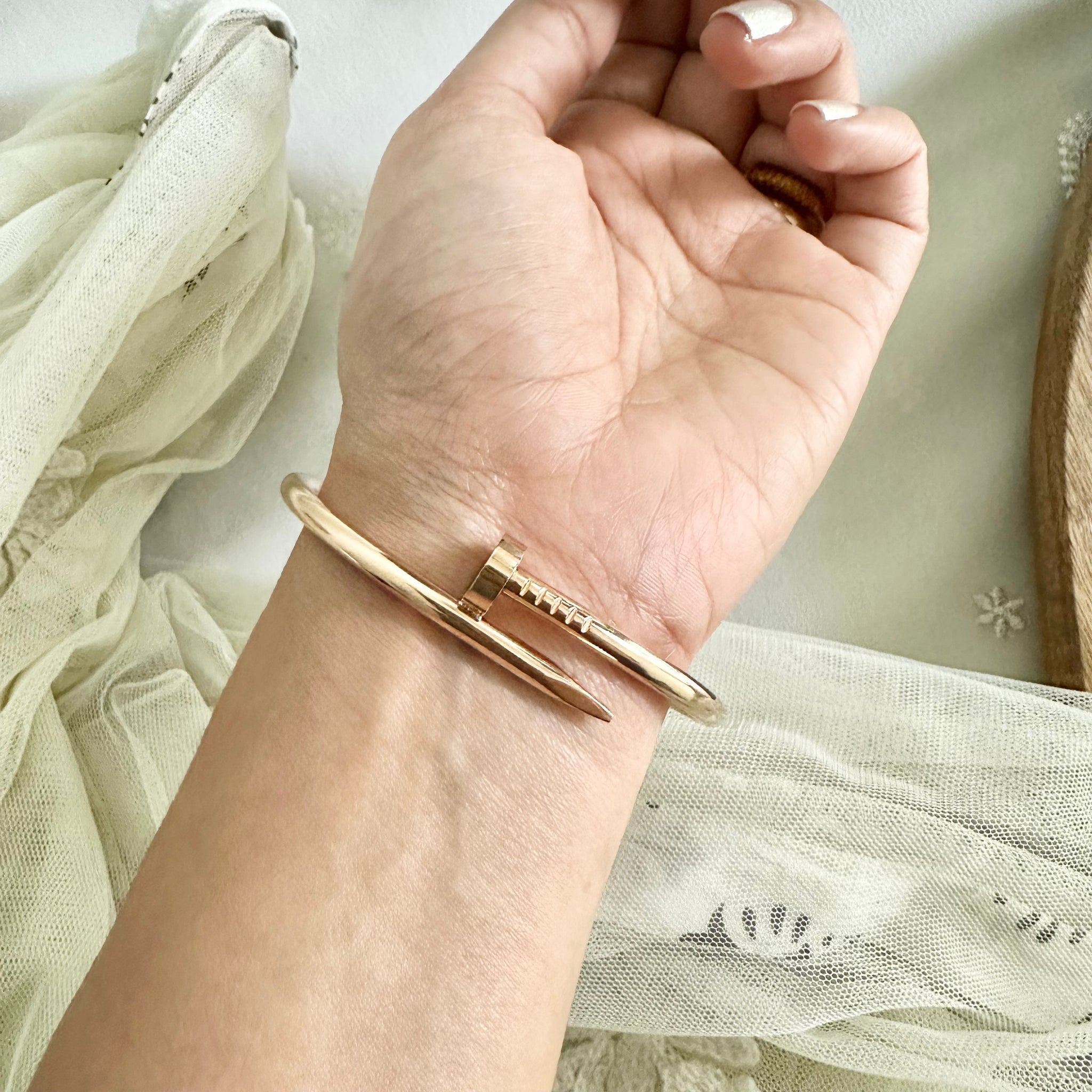 Rose gold openable bracelet