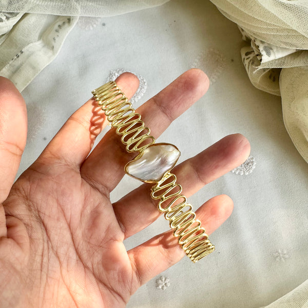 Baroque pearl choker