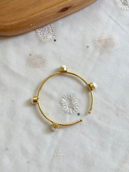 Matte pearl bangle