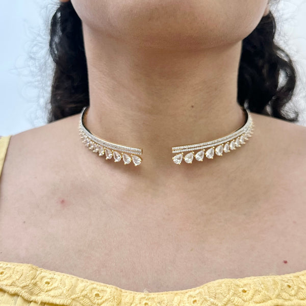 Tear drop front open choker set