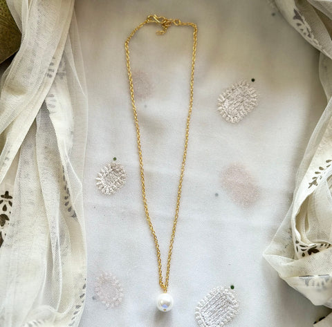 Round pearl elegant neckpiece