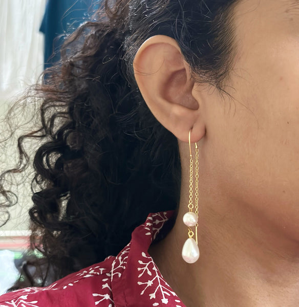Sui-dhaga tear drop earrings
