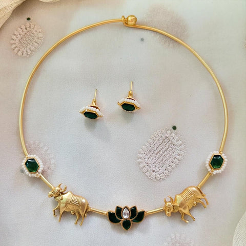 Turquoise gold Bull-Lotus kundan hasli set - Full Green