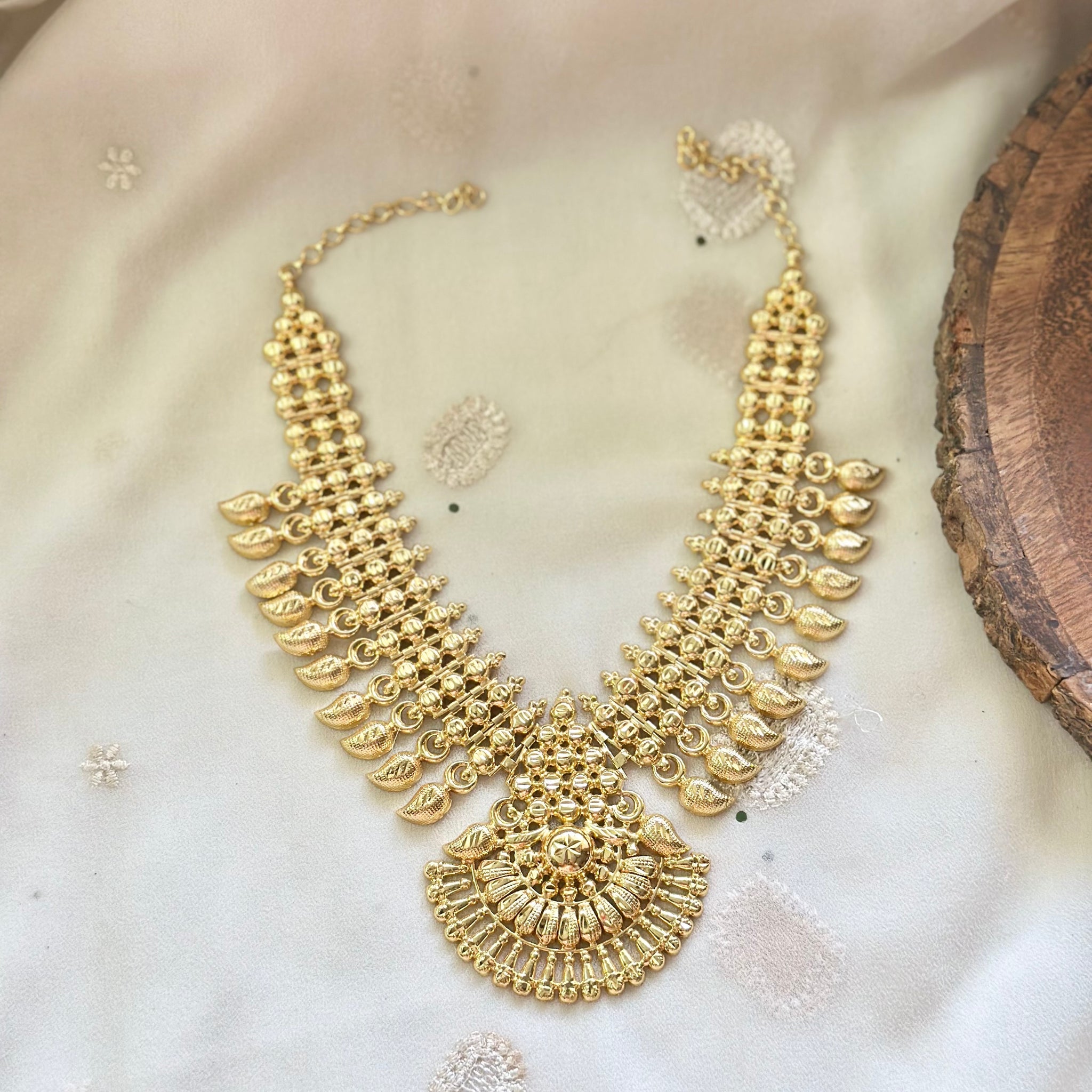 Kerala Gold short maanga necklace
