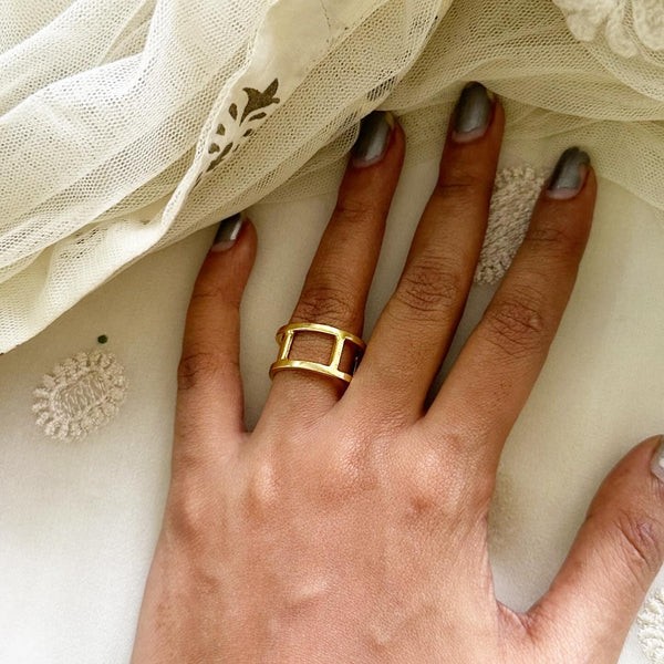 Bridges gold contemp finger ring (size adjustable)