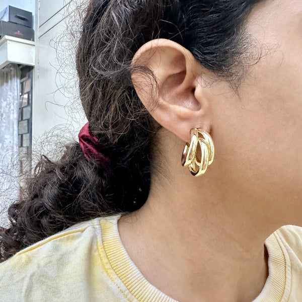 Triple hoops ear studs