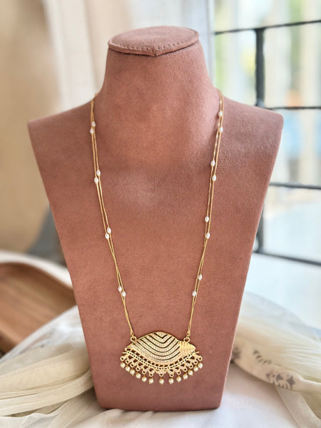 Gold AD Sangu pearl chain (no earrings)