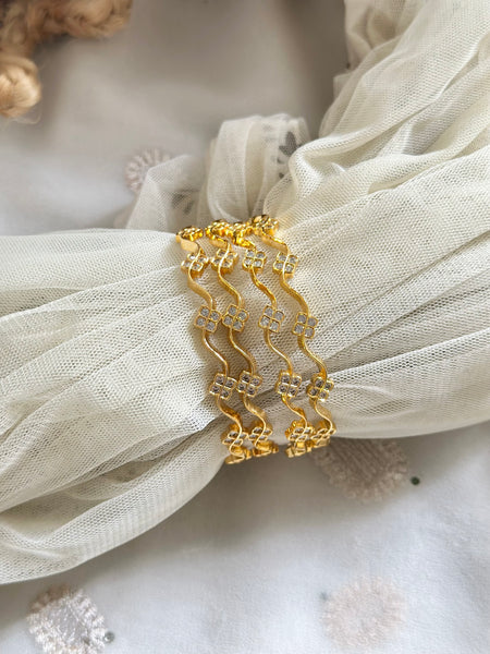 Gold AD bangle curved clover bangles - set of 4