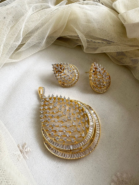 Gold AD tear drop leaf pendant set (no chain)