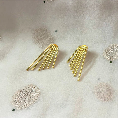 Ray spikes earrings