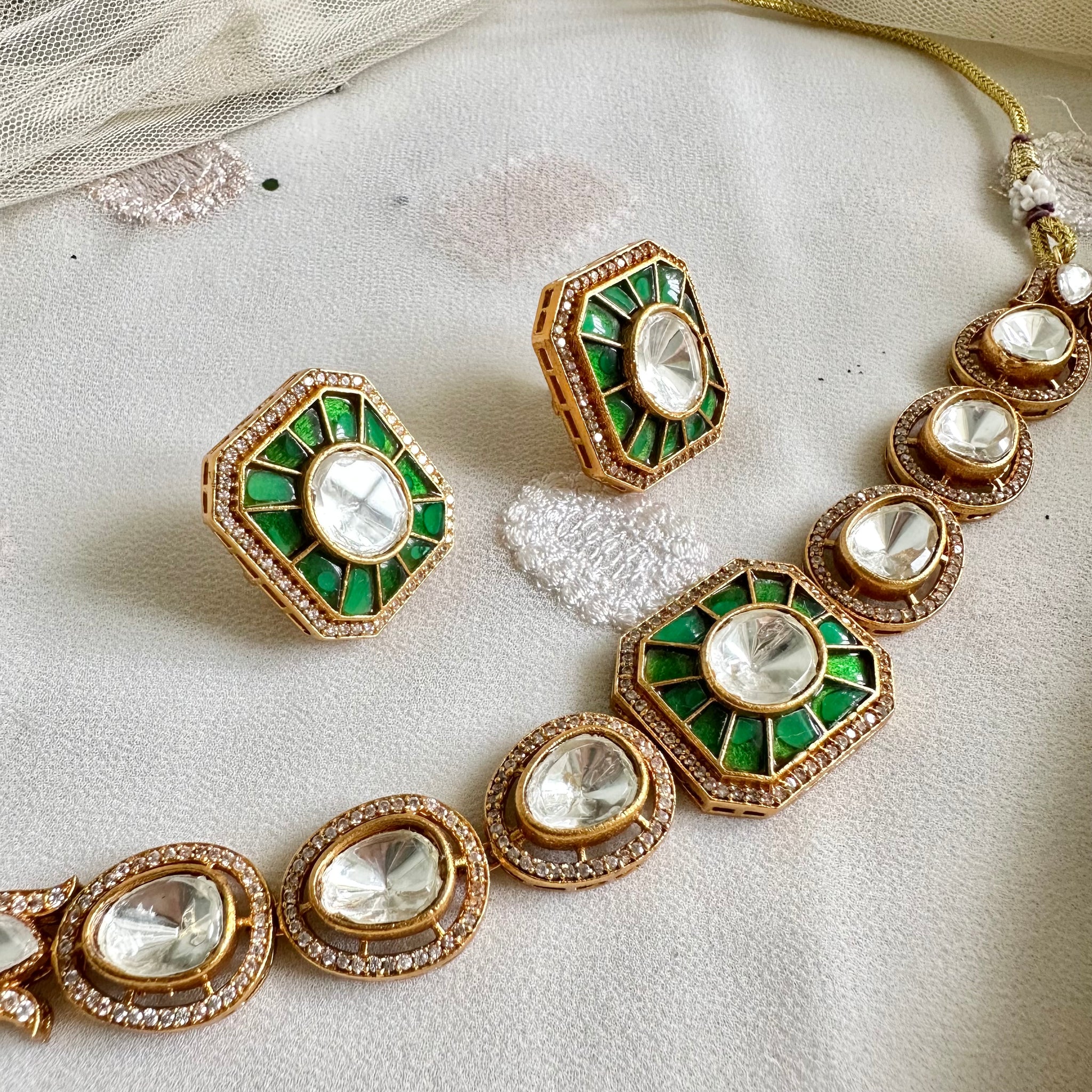 Antique Rectangle grid dollops choker/short set