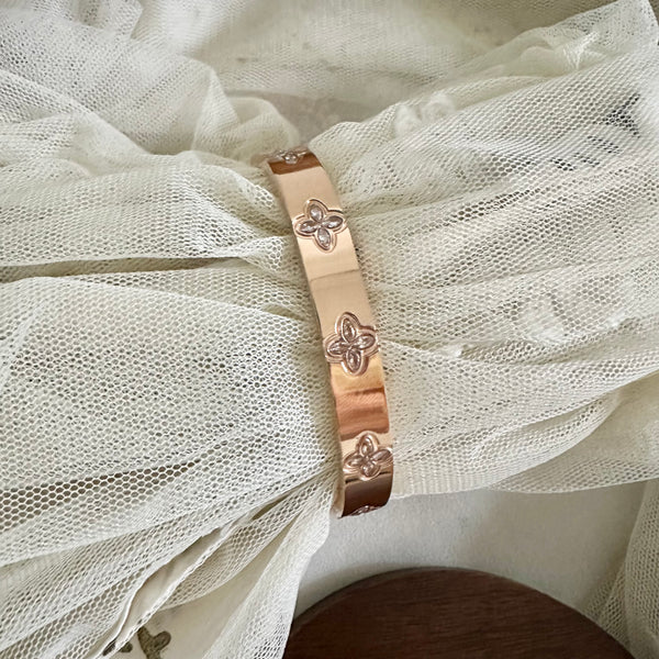 Rose gold Clover spots openable bracelet