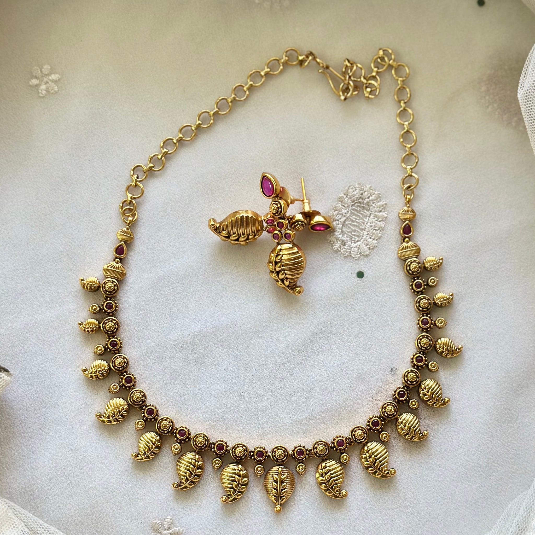 Antique matte Paisley-leaf short set