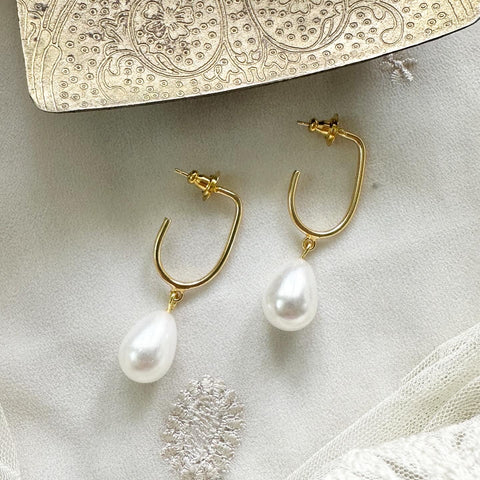 J loop-pearl stud earrings - Adorna