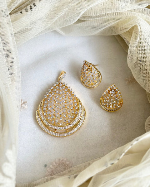 Gold AD tear drop leaf pendant set (no chain)