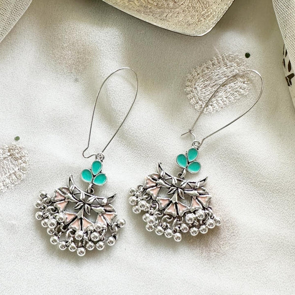 Petal clover hoop style earrings