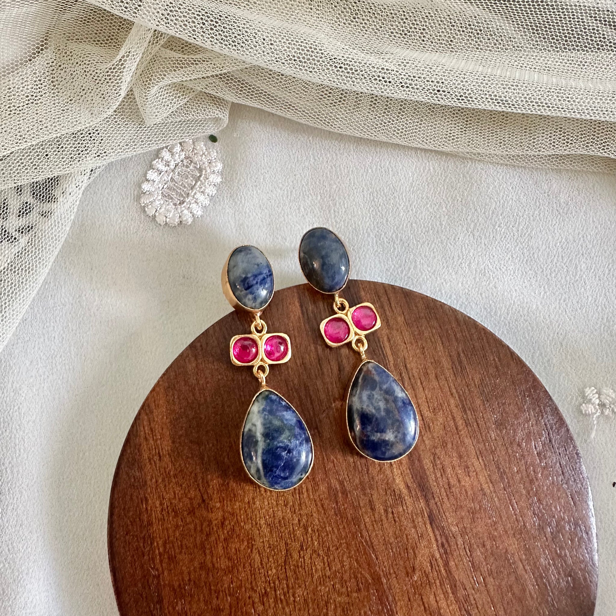 Kundan Simple tear drop earrings