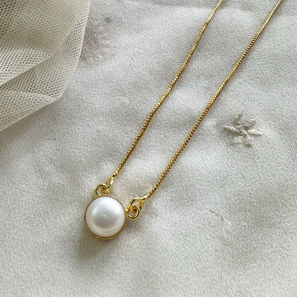 Pearl pendant neckpiece