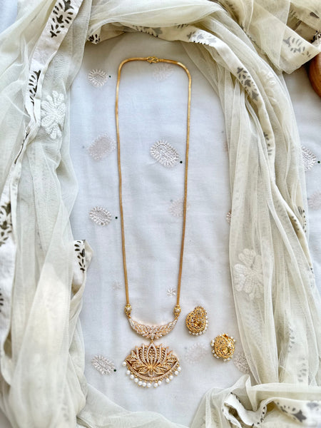 Gold AD Lotus pendant chain with jumkhas