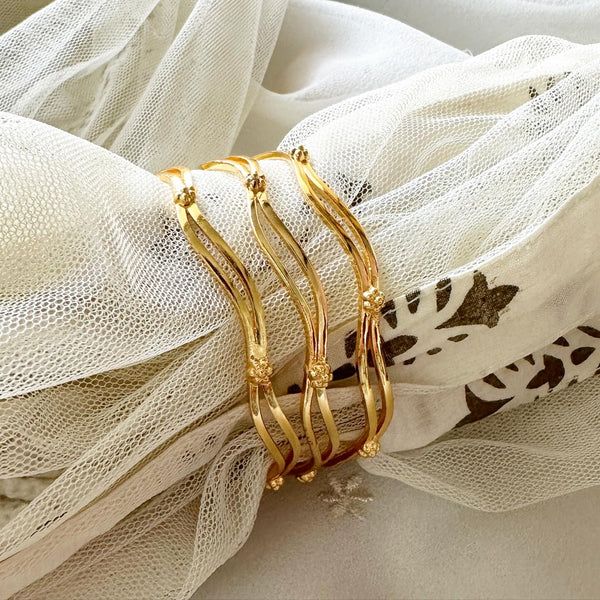 Curvy floral gold bangles - set of 3 - Adorna