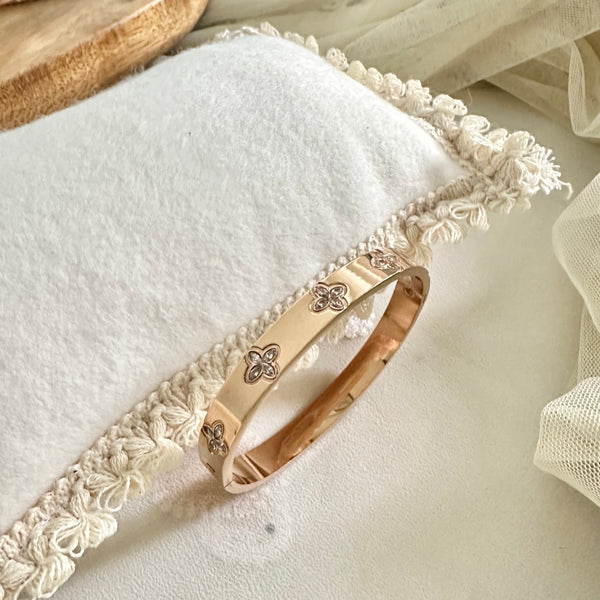 Rose gold Clover spots openable bracelet